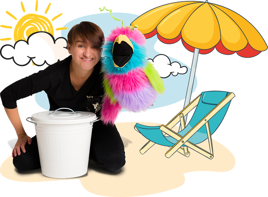 Osoba klęczy obok białego kosza na śmieci, trzymając kolorową lalkę papugi. W tle ilustracje słońca, chmur, parasola i leżaka plażowego.